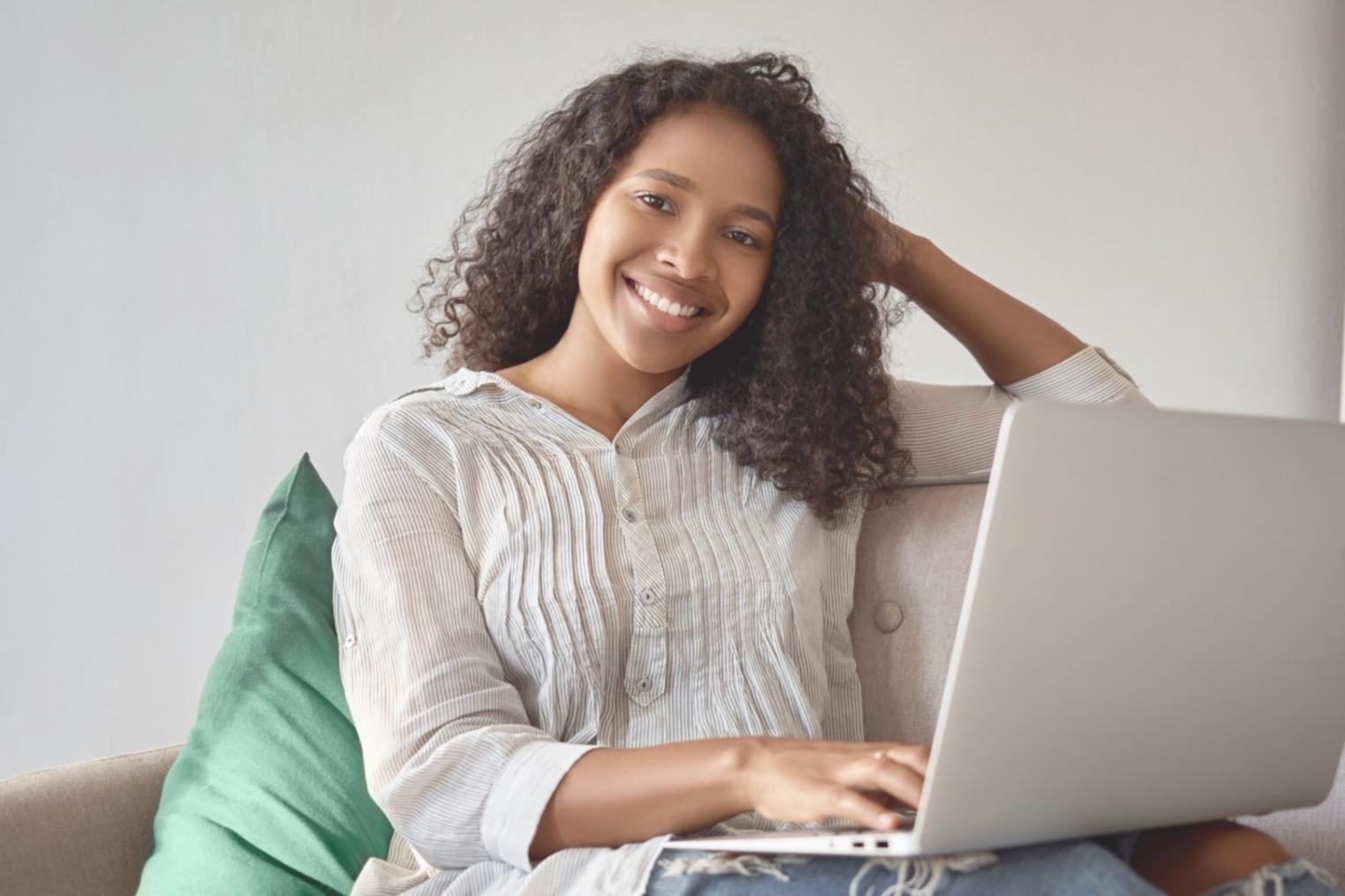 Professionelle Finanzberatung in modernem Büroumfeld